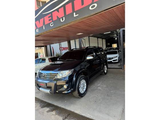 TOYOTA HILUX SW4 3.0 SRV 4X4 7 LUGARES 16V TURBO INTERCOOLER DIESEL 4P AUTOMÁTICO